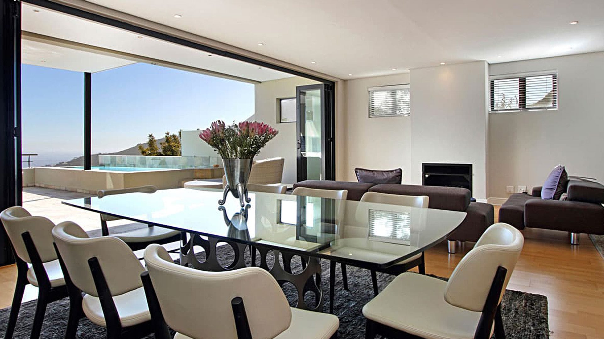 Medburn Views Penthouse in Camps Bay